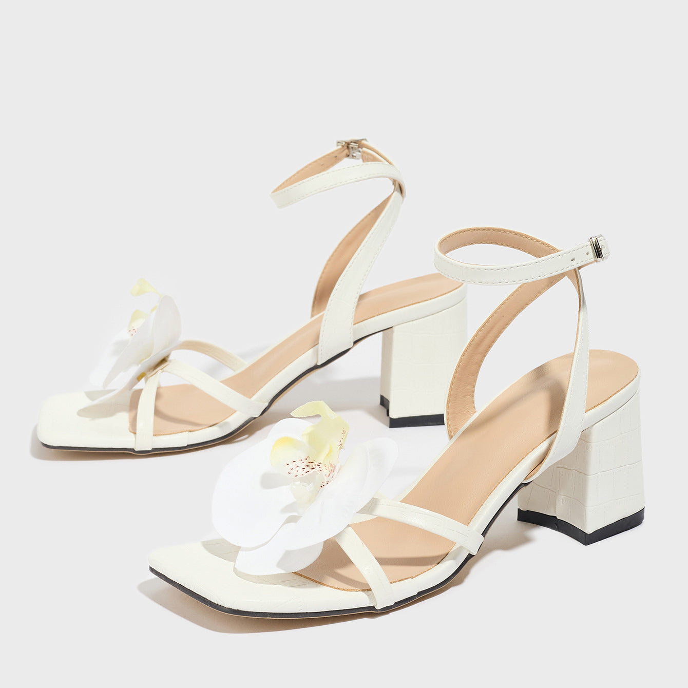 Women's Square Toe Three-dimensional Flower Solid Color Chunky Heel Sandals