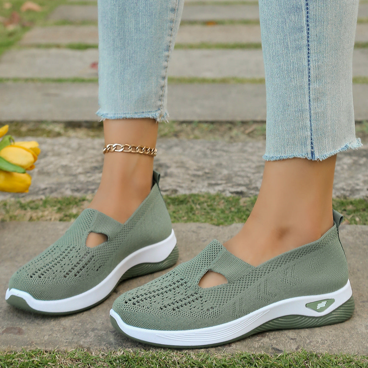 Women's Casual Shoes Soft Bottom Breathable Stylish Mom Shoes Sneaker