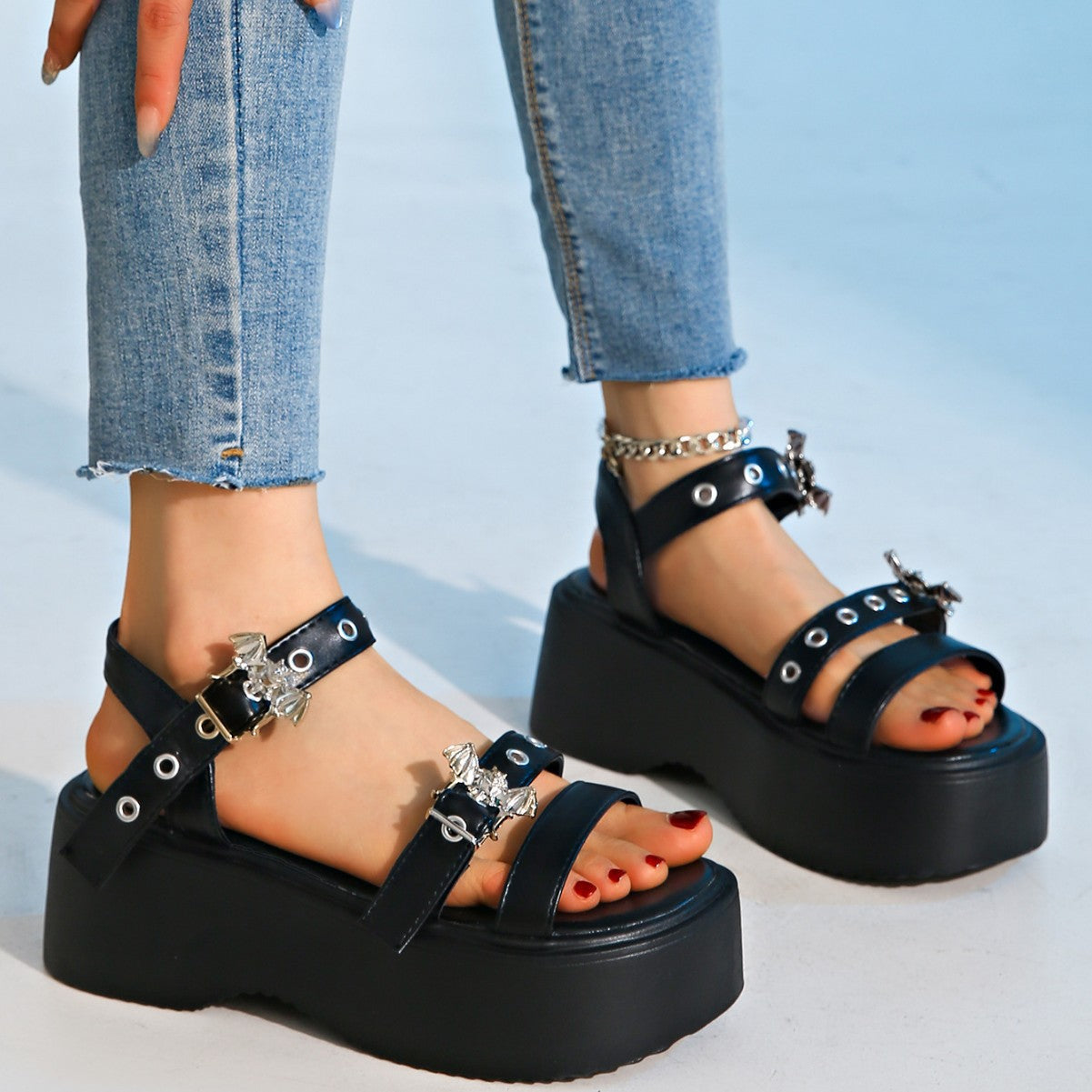 Women's High-rise Platform Sandals With Rivets