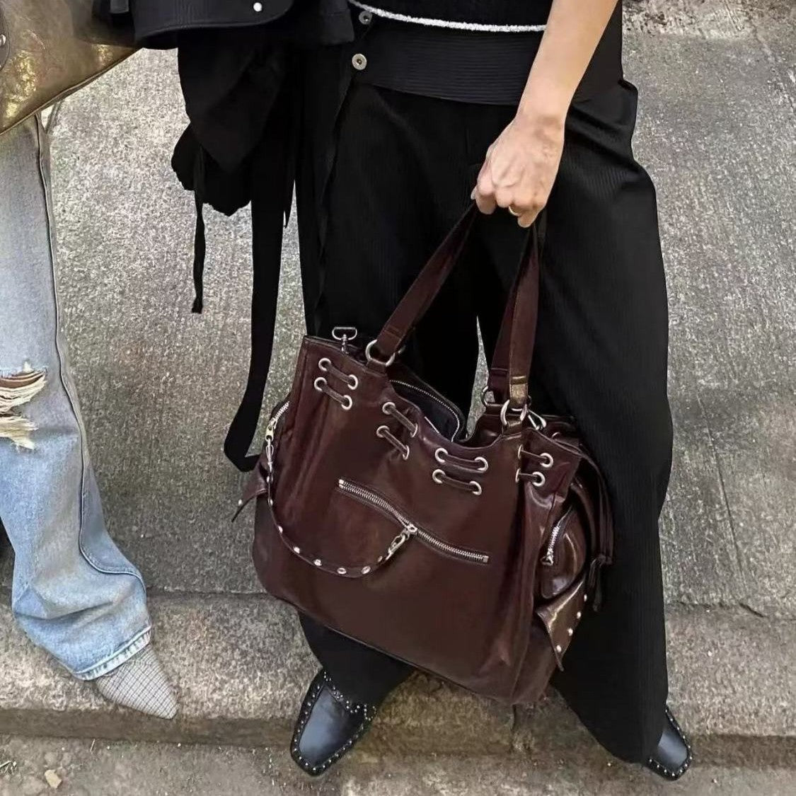 Female New Rivets Large-capacity Crossbody Bag