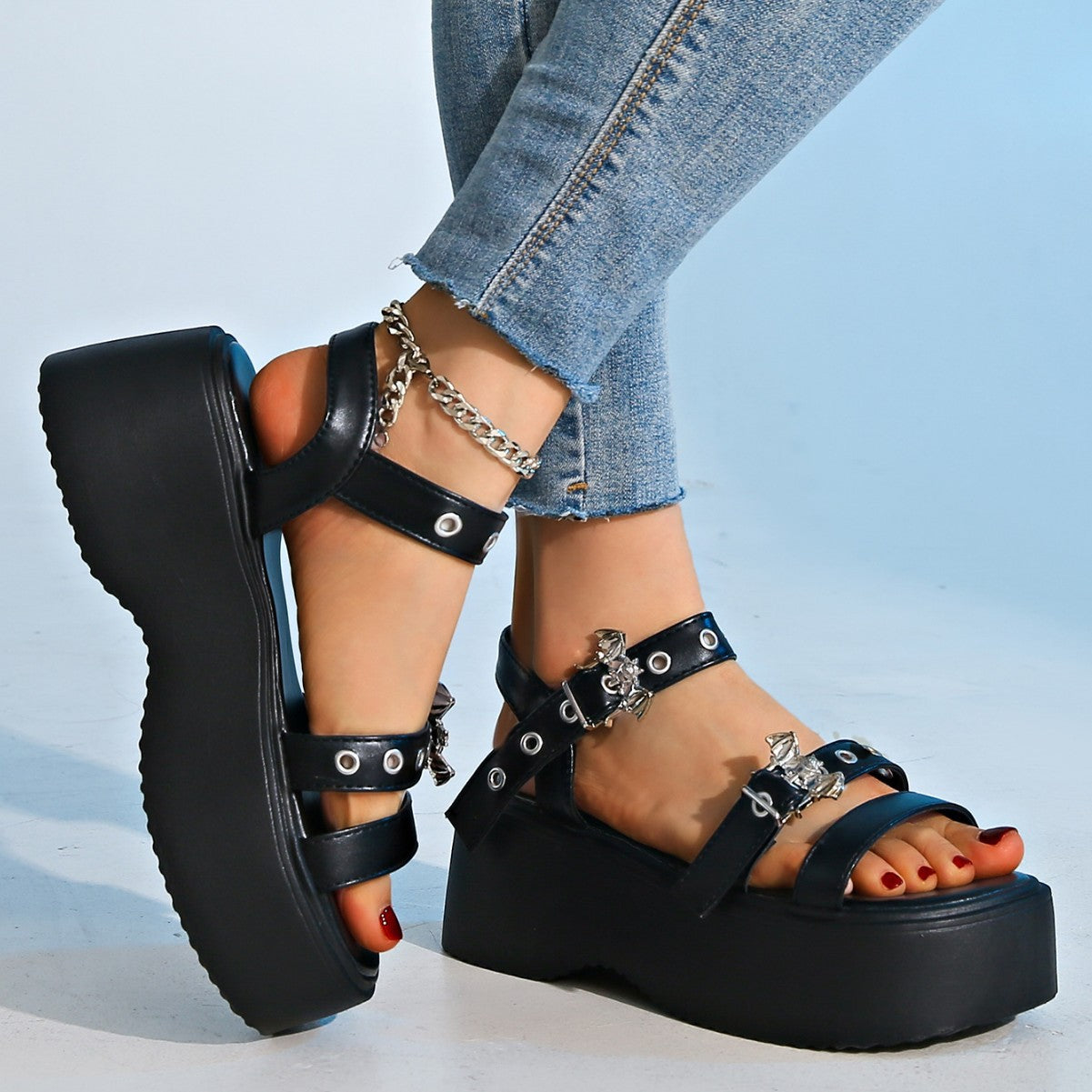 Women's High-rise Platform Sandals With Rivets