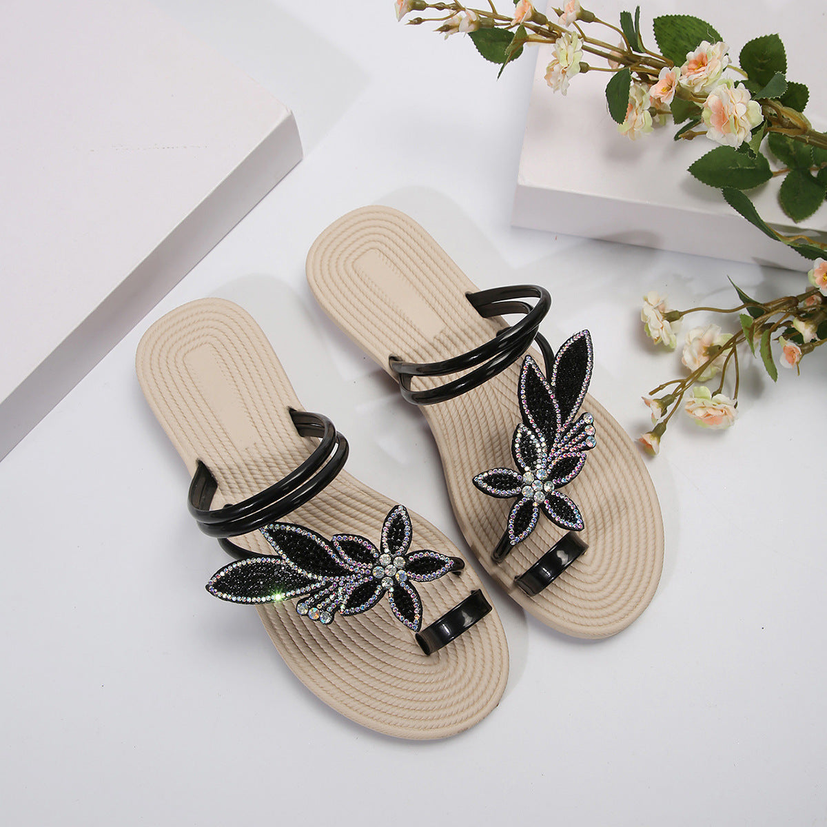 Summer Women's Maple Leaf Flip-flops Non-slip Comfortable Beach Shoes